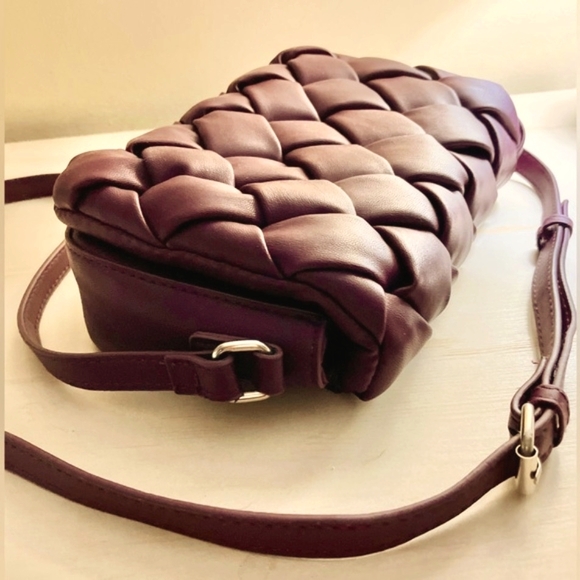 Collection 18 Crossbody Bag with Adjustable Shoulder Strap - Picture 8 of 8